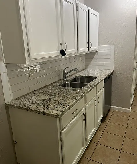 916 Hawthorne Dr — Photo 5