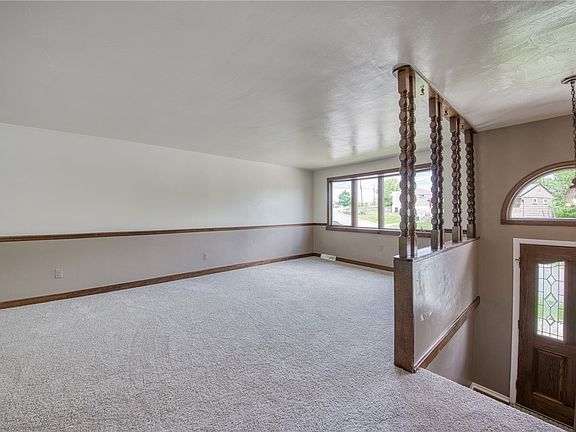 3rd image of 98 York Dr