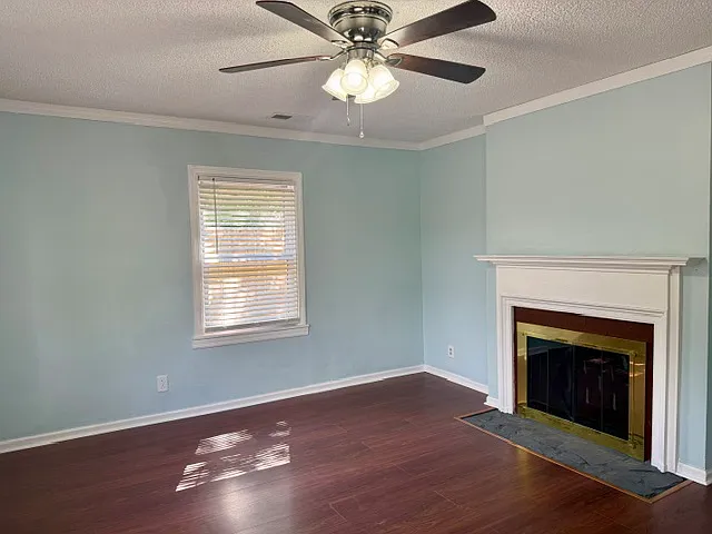 335 Nathan Hunt Dr — Photo 2