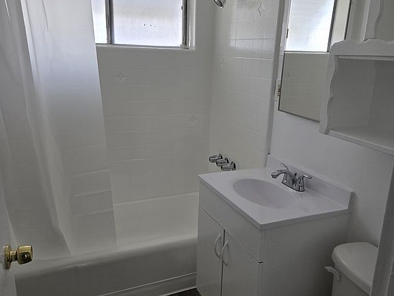 5th image of 13911 Burbank Blvd APT 8