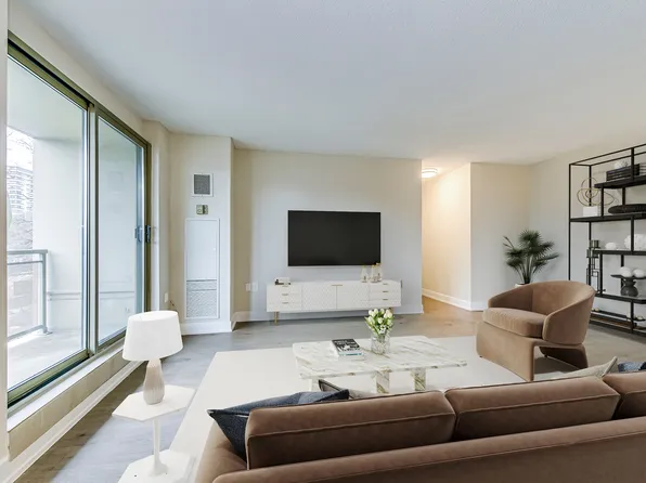 140 Robinson St, Hamilton, ON L8P 4R6