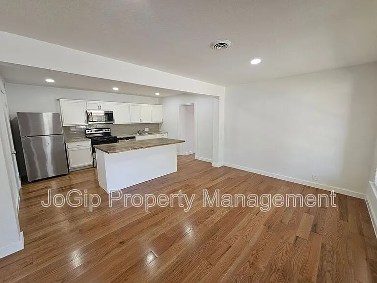 2402 Housley Dr — Photo 5