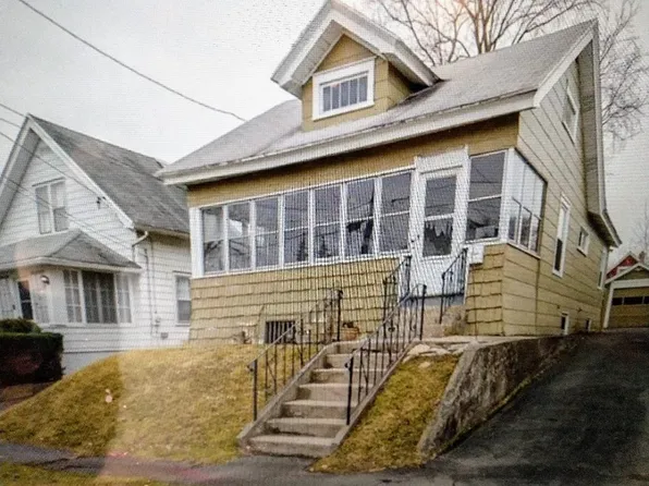 161 Darlington Rd, Syracuse, NY 13208