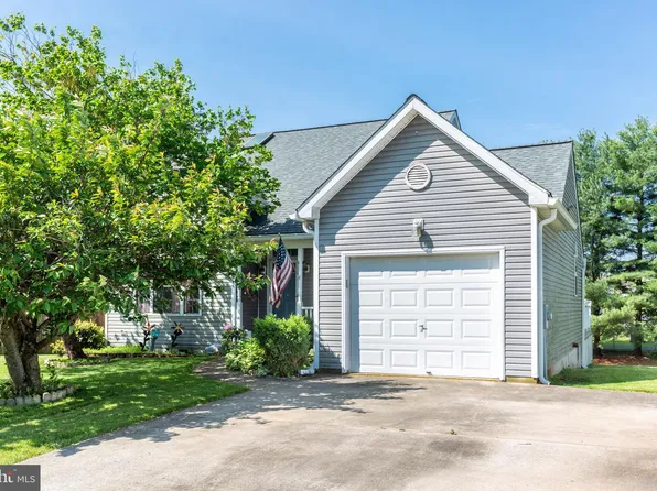 105 Ridge Ave, Taneytown, MD 21787