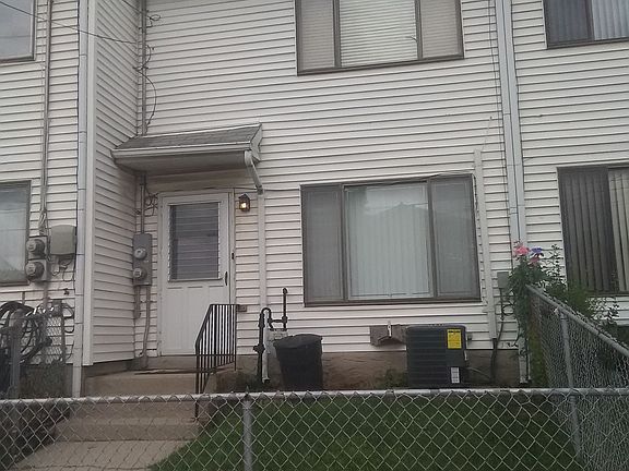2nd image of 410 Weser Ave