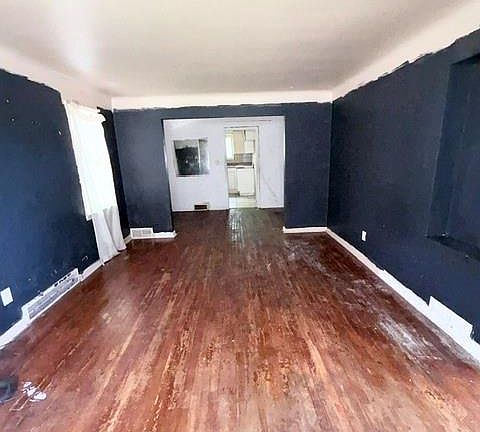 4th image of 18522 Rosemont Ave