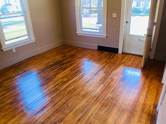 2nd image of 425 Adams St SE #1