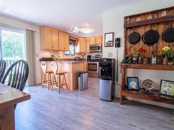 4th image of 5 Oakridge Dr