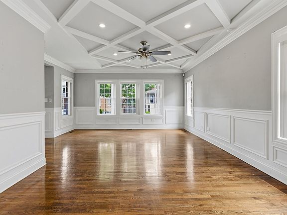 3rd image of 1536 Clinton Ave