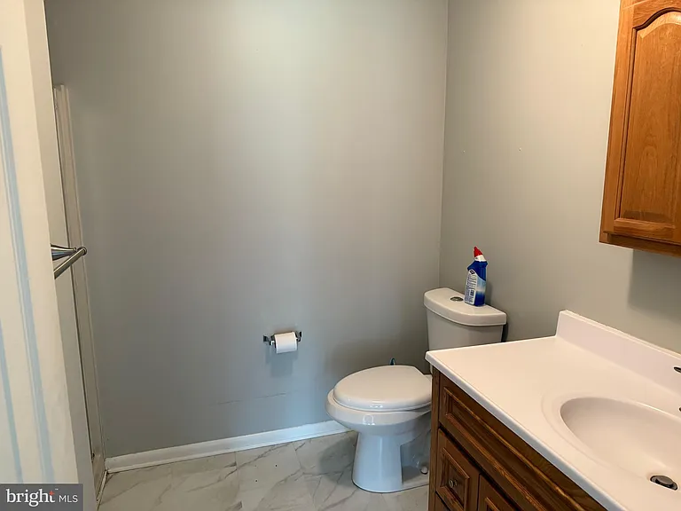 204 Village Rd — Photo 15
