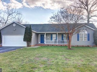 392 Oak Lee Dr, Ranson, WV 25438