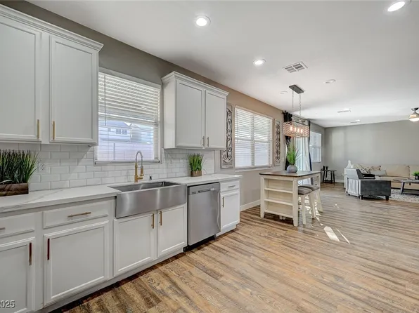 9601 Rolling Thunder Ave, Las Vegas, NV 89148