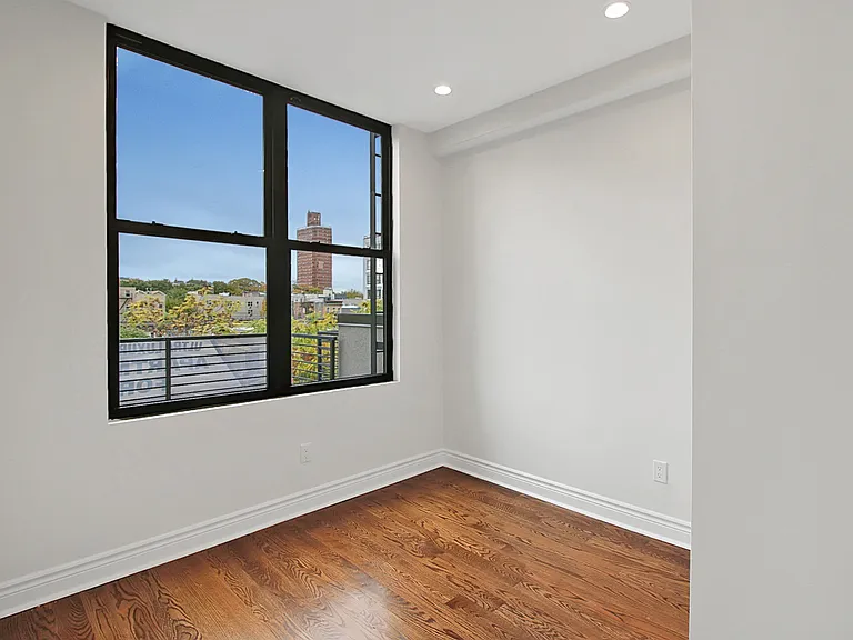 948 Herkimer St #3B — Photo 10