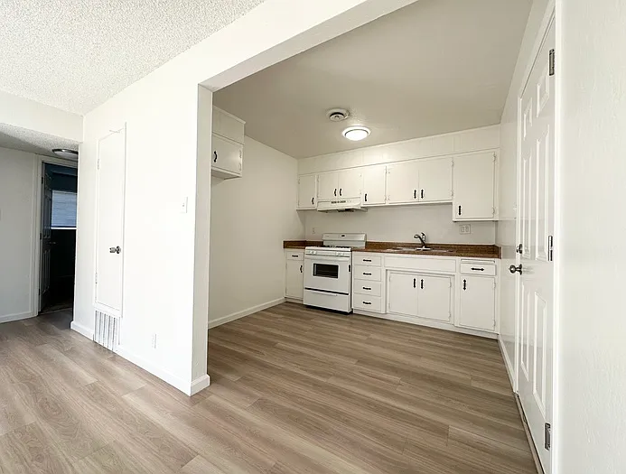 4605 Cyclamen Way — Photo 11