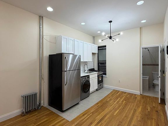 4th image of 433 Rogers Ave APT 1