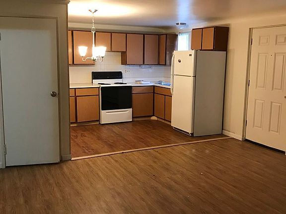 3rd image of 2323 Newton St APT 6