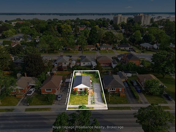 2nd image of 355 Bridge St E