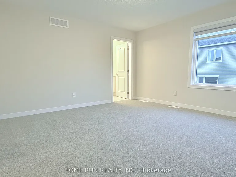 381 Les Emmerson Dr — Photo 8