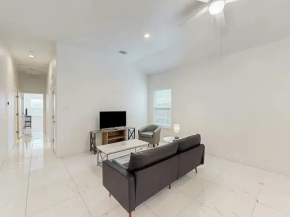 702 5th St, Corpus Christi, TX