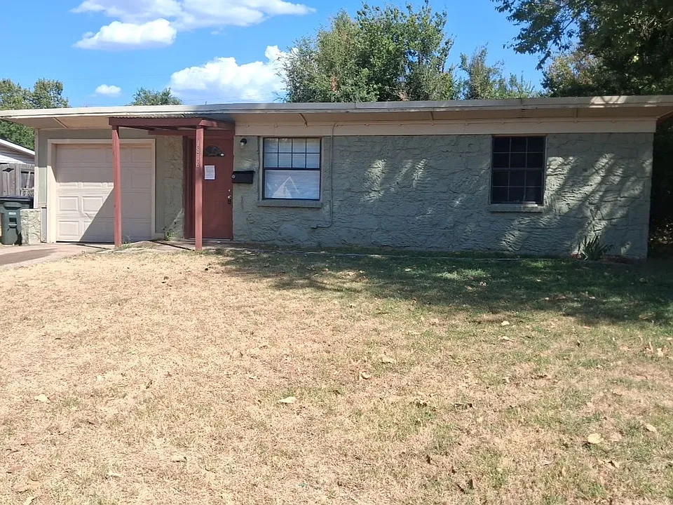 1816 Lariet Ln