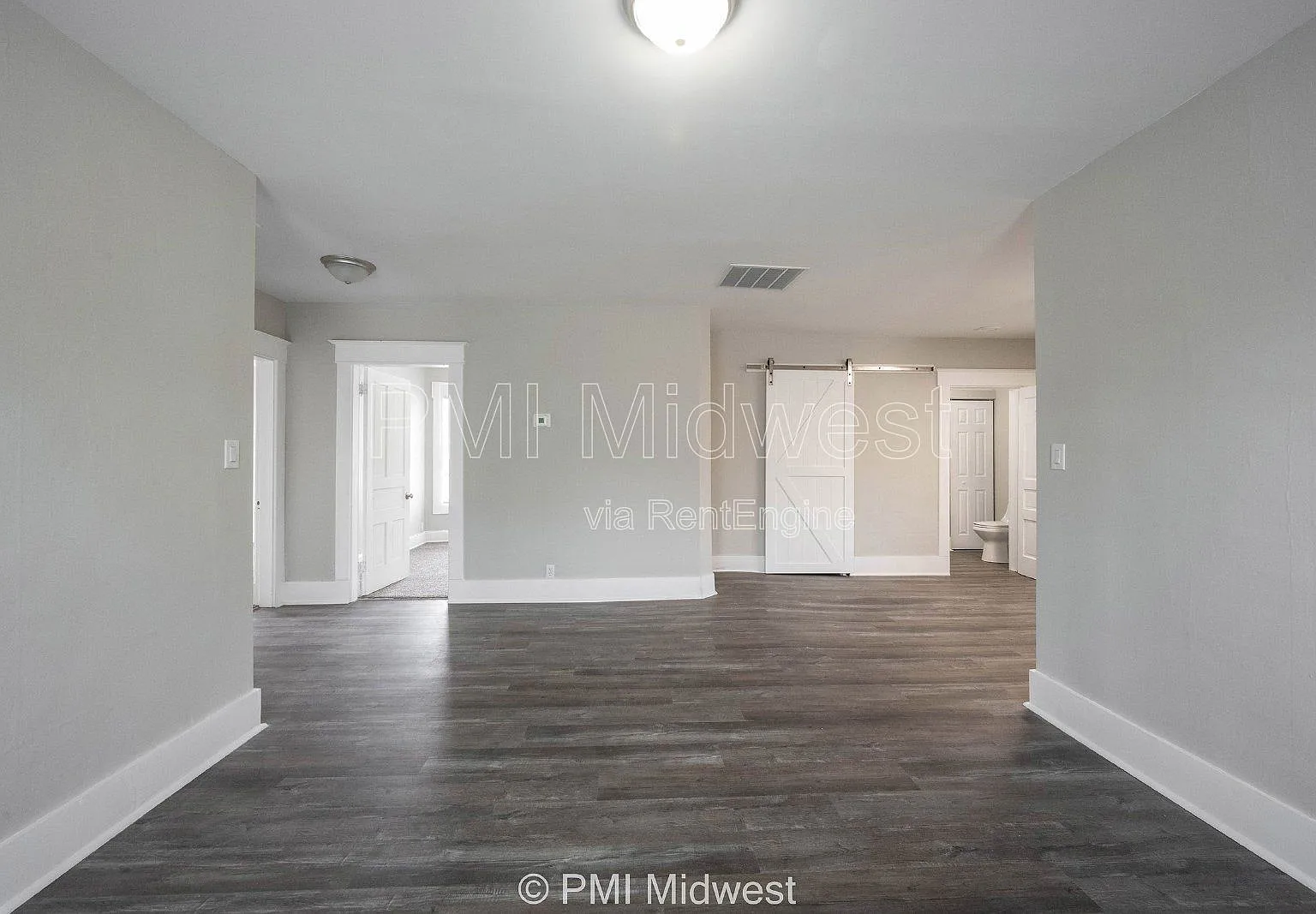 3 bed, 1.0 bath, 1031 sqft, $1,299 — Photo 2