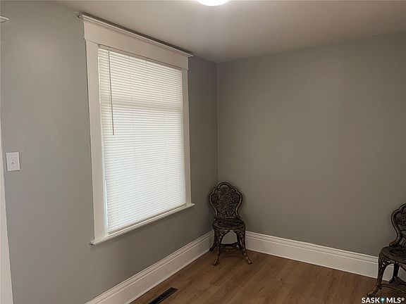 5th image of 309 5th Street E