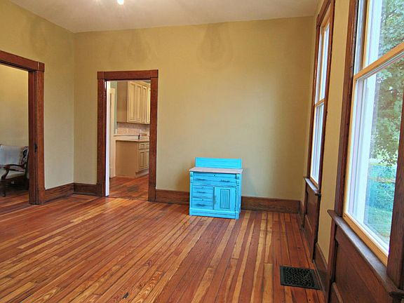 5th image of 630 Eleanor St