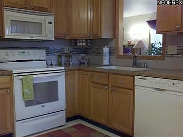 5th image of 174 W North St