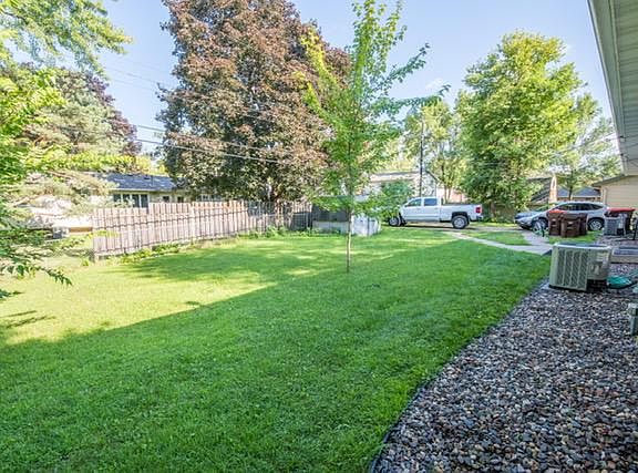3rd image of 5887 Olinda Ave N