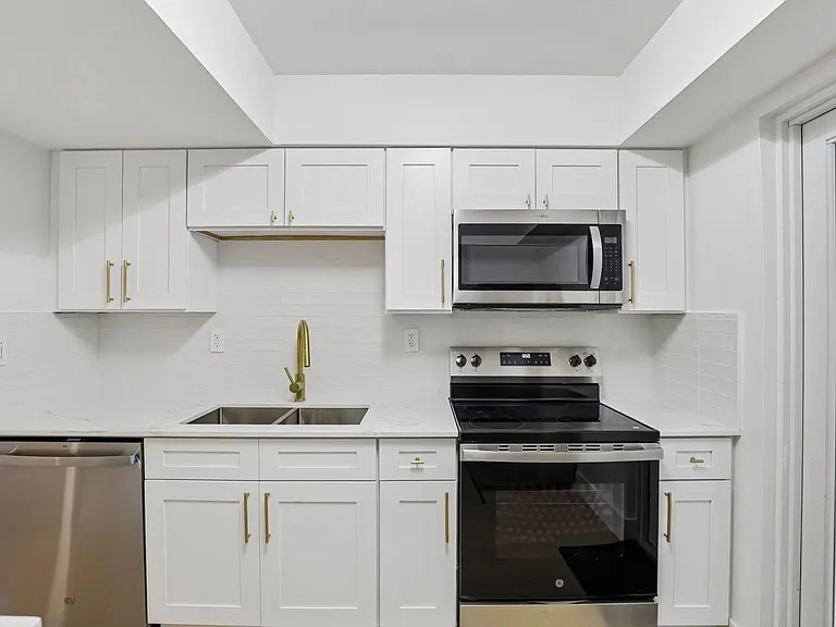 The Oaks Apartments — Photo 48