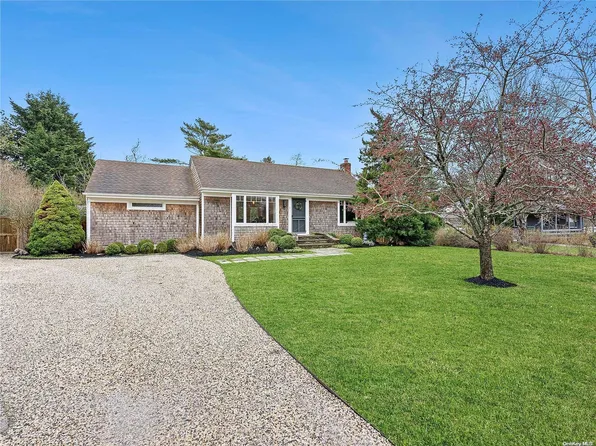 3 Walker Court, East Quogue, NY 11942