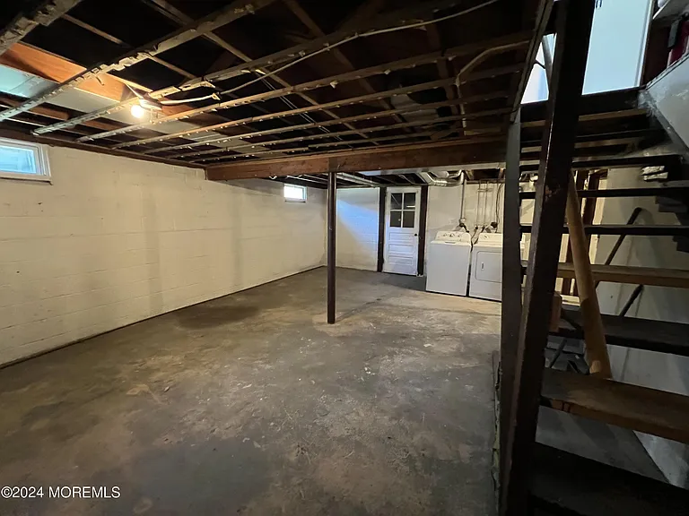 99 McLean St — Photo 23