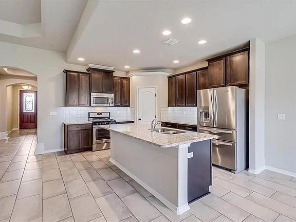 4th image of 8137 Resplandor St