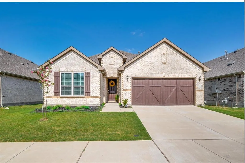 4 bed, 3.0 bath, 3110 sqft, $3,300 — Photo 1