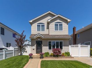 119 Beach Dr, Merrick, NY 11566