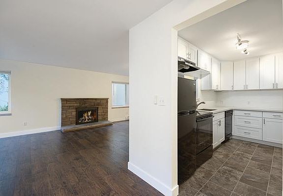 3rd image of 3262 California Ave SW #B1bp1nyvv