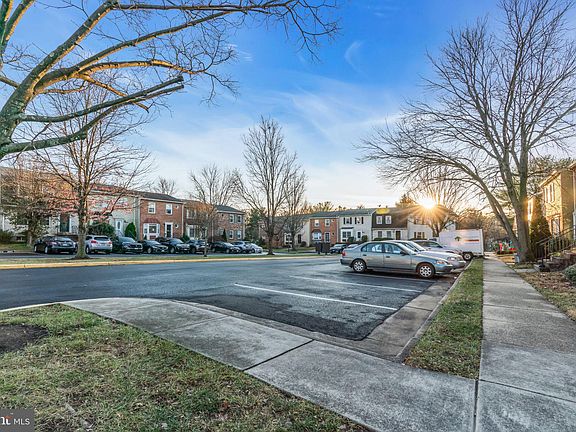 5th image of 3017 Hickory Grove Ct