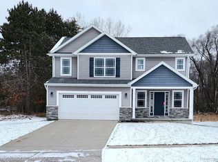 415 Edgewood Pass, Fenton, MI 48430