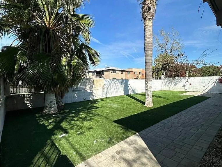 11571 Archwood St — Photo 12