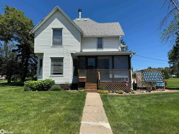 309 W 11th St, Tama, IA 52339