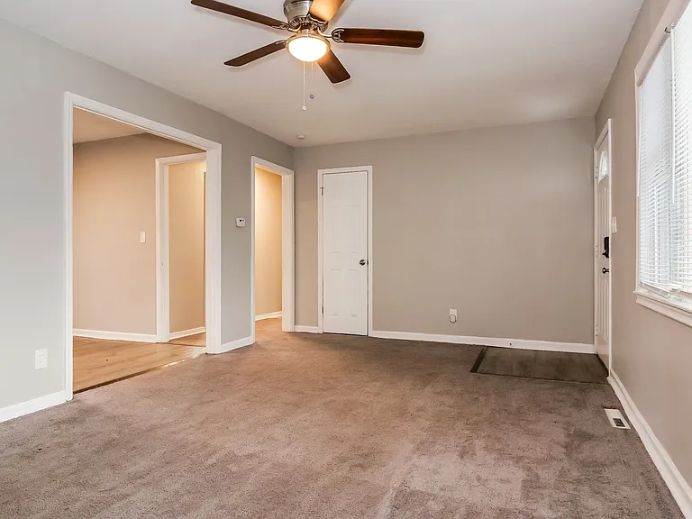 775358_019_living_room_13395979.jpg