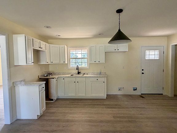 3rd image of 1055 Topton Rd