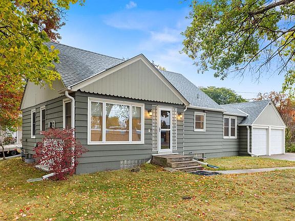 4th image of 207 11th Ave SE