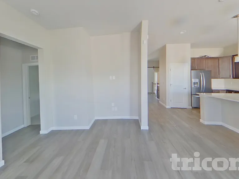 686 Ranchhand Dr — Photo 2