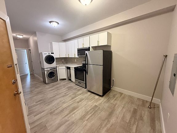 3rd image of 207 Webster Ave #1E