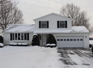 7160 Ellicott Rd, Lockport, NY 14094