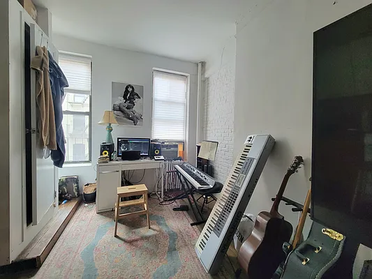 Rented by AZ REALTY NYC LLC | media 10