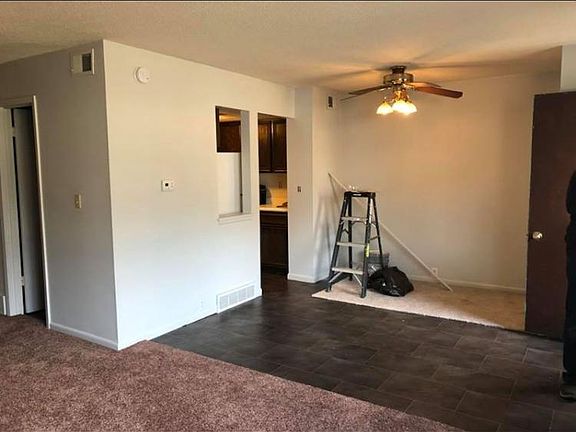 Entry way/ kitchen/ space for small table!