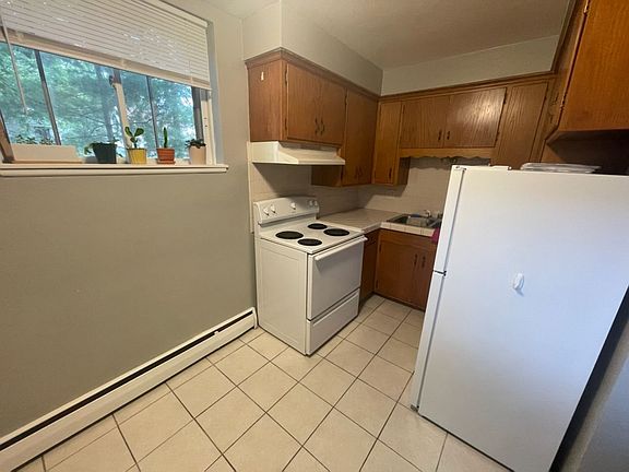 2nd image of 125 Annapolis St E