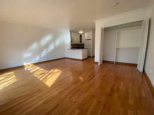 Rented by AZ REALTY NYC LLC | media 4